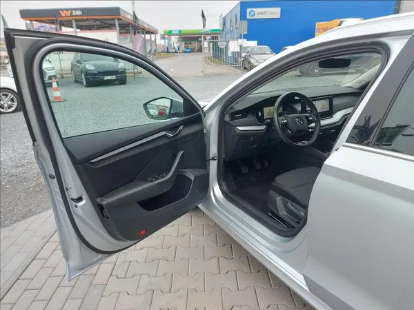 Škoda Octavia 2,0 TDI STYLE FUL LED S.KNIHA - foto 9