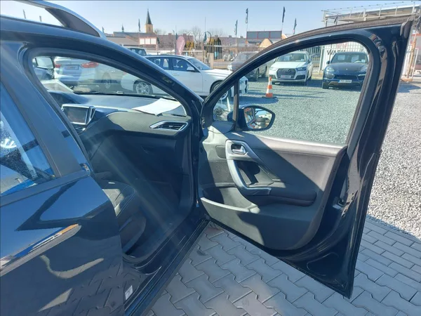 Peugeot 2008 1,2 ALLURE S&S ČR 1.MAJITEL - foto 19
