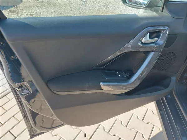 Peugeot 2008 1,2 ALLURE S&S ČR 1.MAJITEL - foto 22