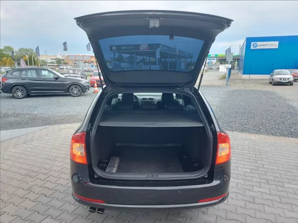 Škoda Octavia 2,0 TDI RS 6°man CEBIA - foto 12