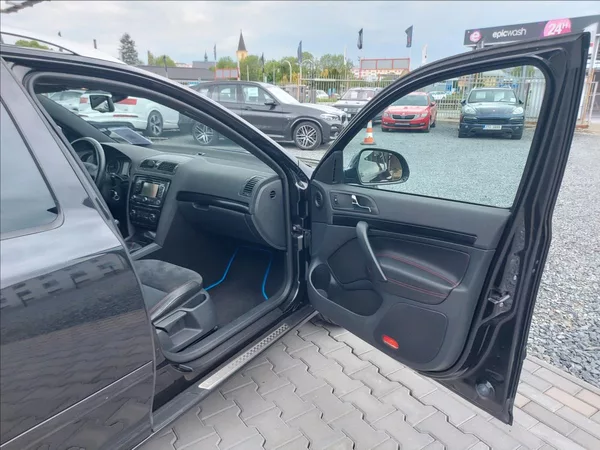 Škoda Octavia 2,0 TDI RS 6°man CEBIA - foto 20