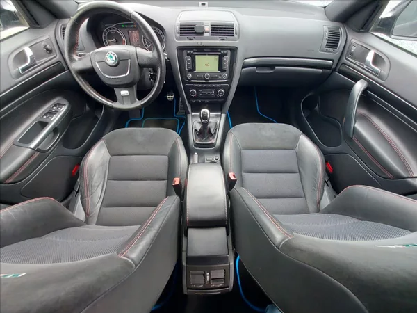 Škoda Octavia 2,0 TDI RS 6°man CEBIA - foto 23