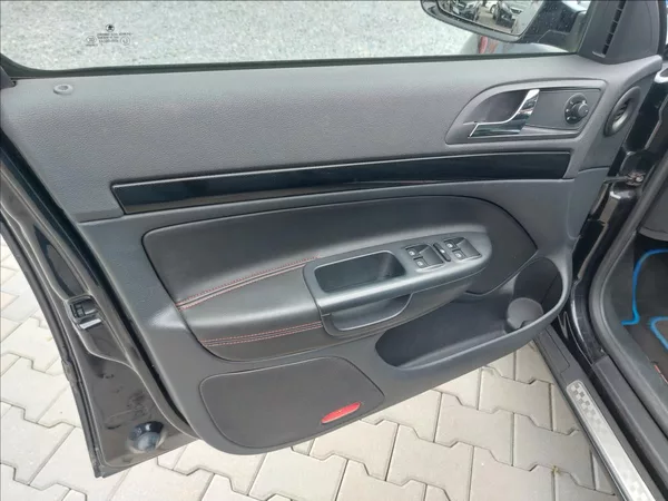 Škoda Octavia 2,0 TDI RS 6°man CEBIA - foto 24