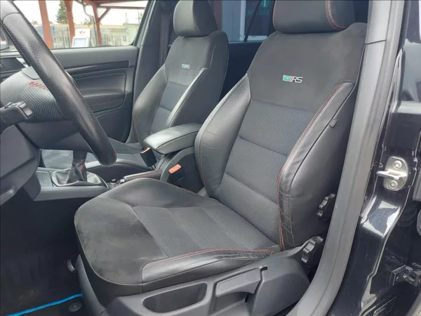 Škoda Octavia 2,0 TDI RS 6°man CEBIA - foto 25