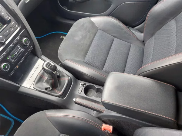 Škoda Octavia 2,0 TDI RS 6°man CEBIA - foto 32