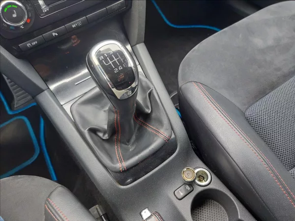 Škoda Octavia 2,0 TDI RS 6°man CEBIA - foto 33