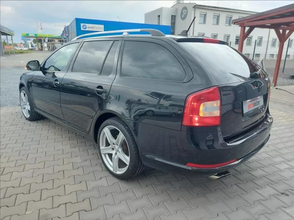 Škoda Octavia 2,0 TDI RS 6°man CEBIA - foto 6