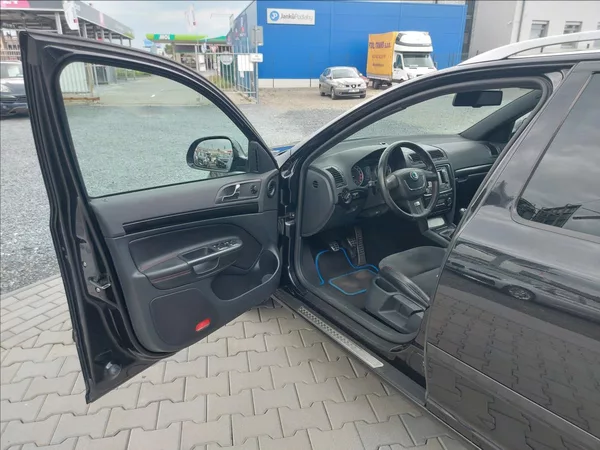 Škoda Octavia 2,0 TDI RS 6°man CEBIA - foto 8