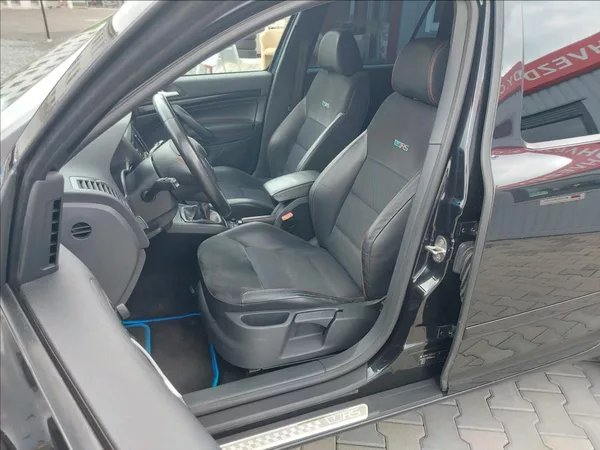 Škoda Octavia 2,0 TDI RS 6°man CEBIA - foto 9