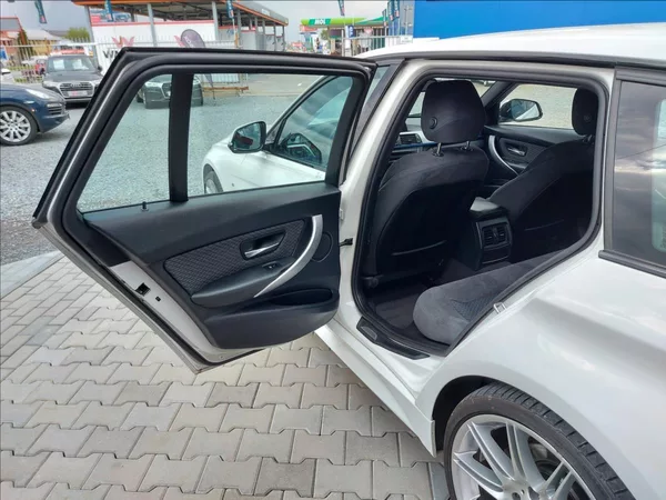 BMW Řada 3 320d M-Sport aut Touring - foto 11
