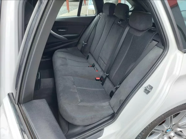 BMW Řada 3 320d M-Sport aut Touring - foto 12