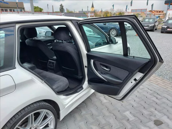 BMW Řada 3 320d M-Sport aut Touring - foto 19