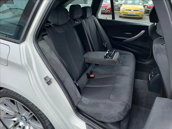 BMW Řada 3 320d M-Sport aut Touring - foto 20