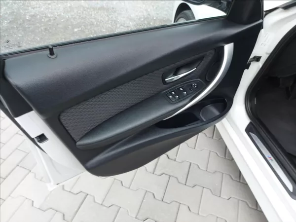 BMW Řada 3 320d M-Sport aut Touring - foto 26