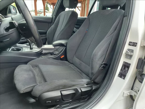 BMW Řada 3 320d M-Sport aut Touring - foto 27
