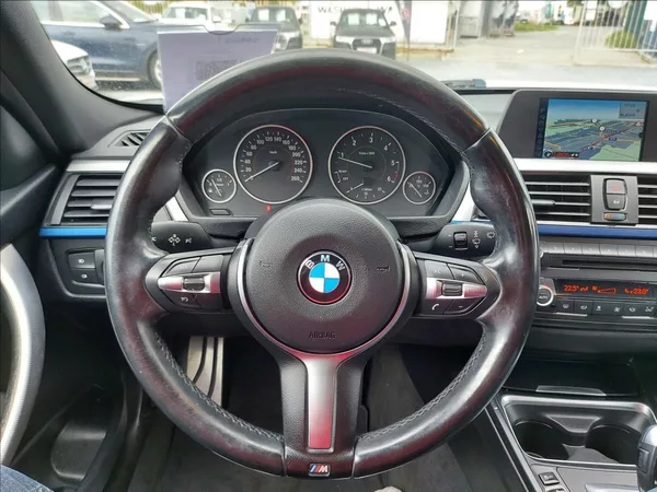 BMW Řada 3 320d M-Sport aut Touring - foto 29