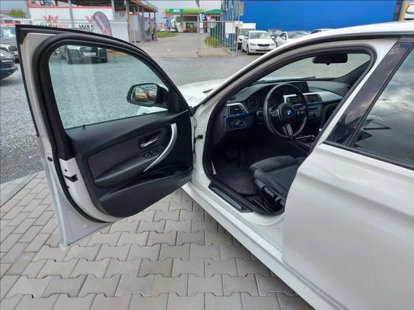 BMW Řada 3 320d M-Sport aut Touring - foto 9