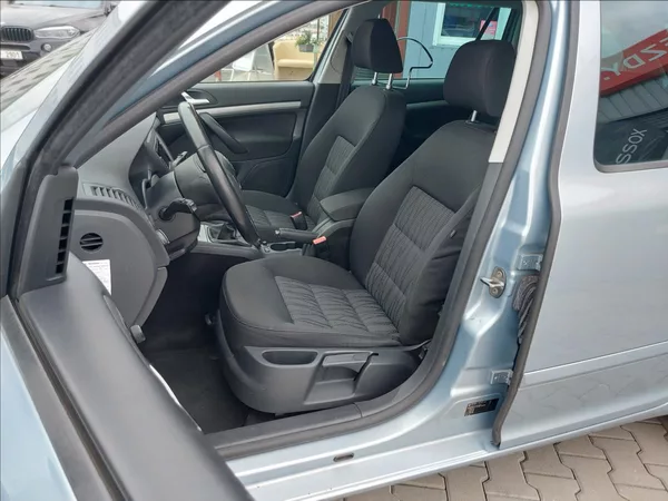 Škoda Octavia 1,4 TSI Elegance S.KNIHA - foto 15