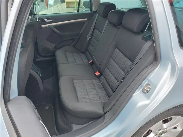 Škoda Octavia 1,4 TSI Elegance S.KNIHA - foto 17