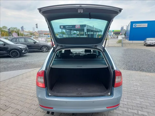 Škoda Octavia 1,4 TSI Elegance S.KNIHA - foto 18