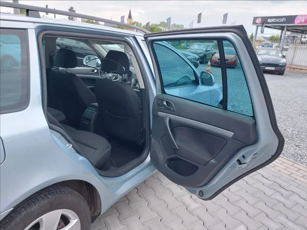 Škoda Octavia 1,4 TSI Elegance S.KNIHA - foto 24