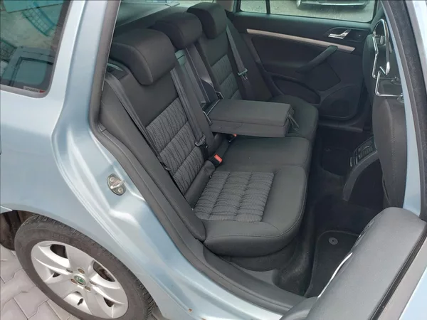 Škoda Octavia 1,4 TSI Elegance S.KNIHA - foto 25