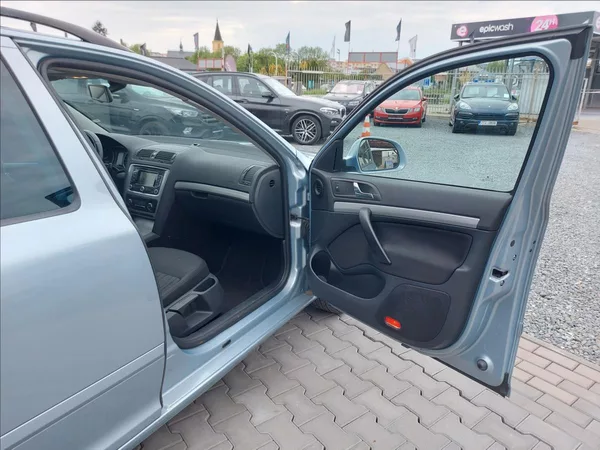Škoda Octavia 1,4 TSI Elegance S.KNIHA - foto 26