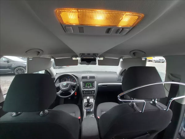 Škoda Octavia 1,4 TSI Elegance S.KNIHA - foto 28
