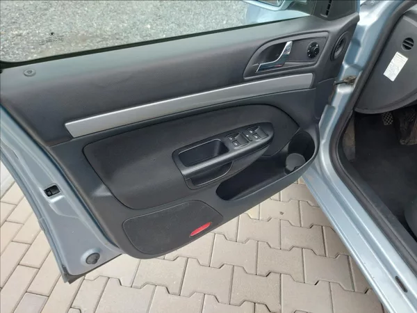 Škoda Octavia 1,4 TSI Elegance S.KNIHA - foto 30