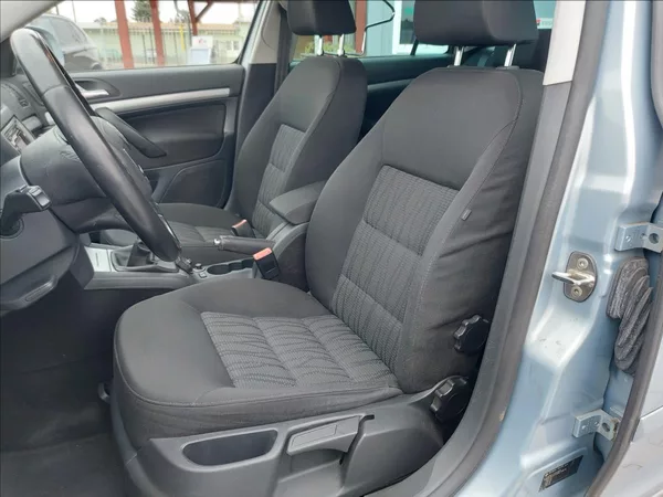 Škoda Octavia 1,4 TSI Elegance S.KNIHA - foto 31