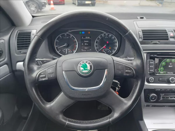 Škoda Octavia 1,4 TSI Elegance S.KNIHA - foto 33