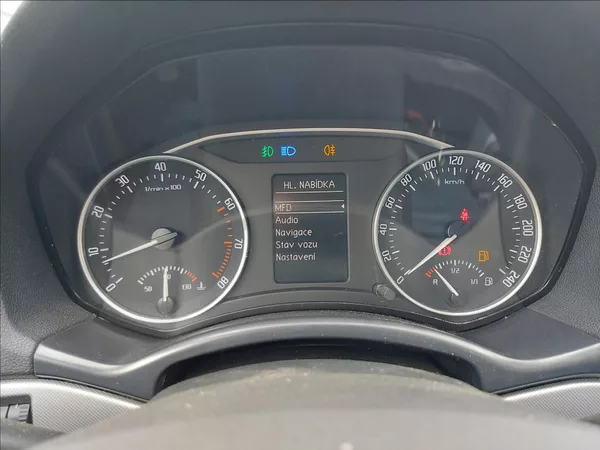 Škoda Octavia 1,4 TSI Elegance S.KNIHA - foto 35