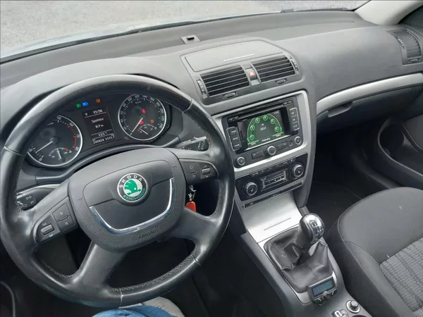 Škoda Octavia 1,4 TSI Elegance S.KNIHA - foto 38
