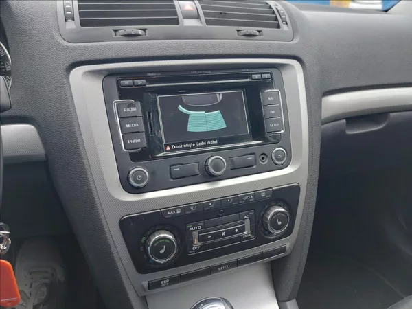 Škoda Octavia 1,4 TSI Elegance S.KNIHA - foto 39