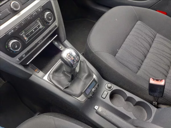 Škoda Octavia 1,4 TSI Elegance S.KNIHA - foto 41
