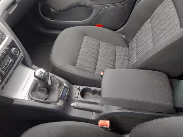 Škoda Octavia 1,4 TSI Elegance S.KNIHA - foto 42