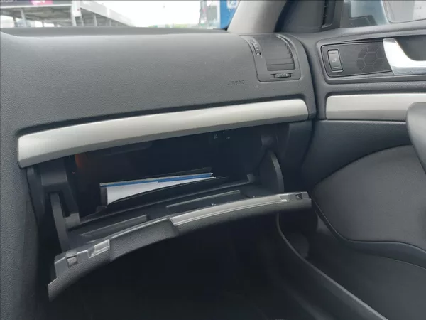 Škoda Octavia 1,4 TSI Elegance S.KNIHA - foto 43