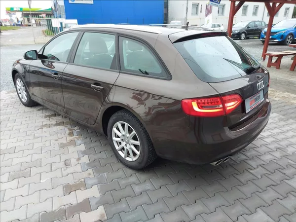 Audi A4 2,0 TDI AUT NAVI ČR S.KNIHA - foto 10