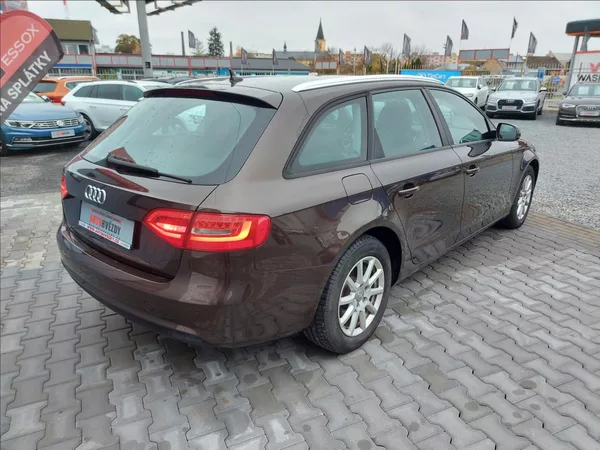 Audi A4 2,0 TDI AUT NAVI ČR S.KNIHA - foto 11
