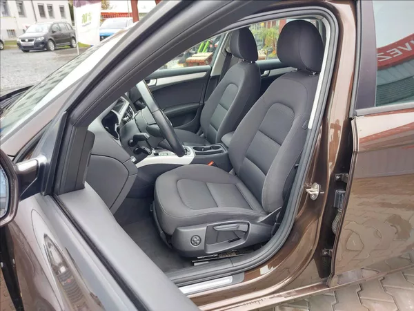 Audi A4 2,0 TDI AUT NAVI ČR S.KNIHA - foto 13