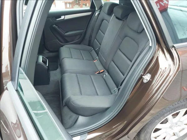 Audi A4 2,0 TDI AUT NAVI ČR S.KNIHA - foto 15