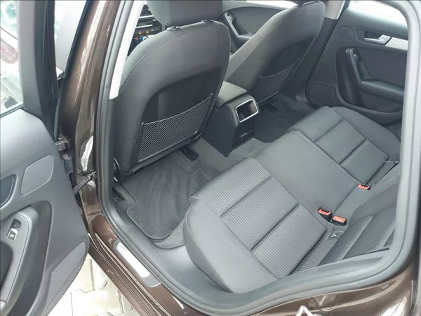 Audi A4 2,0 TDI AUT NAVI ČR S.KNIHA - foto 16