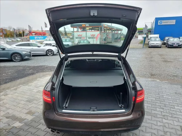 Audi A4 2,0 TDI AUT NAVI ČR S.KNIHA - foto 17