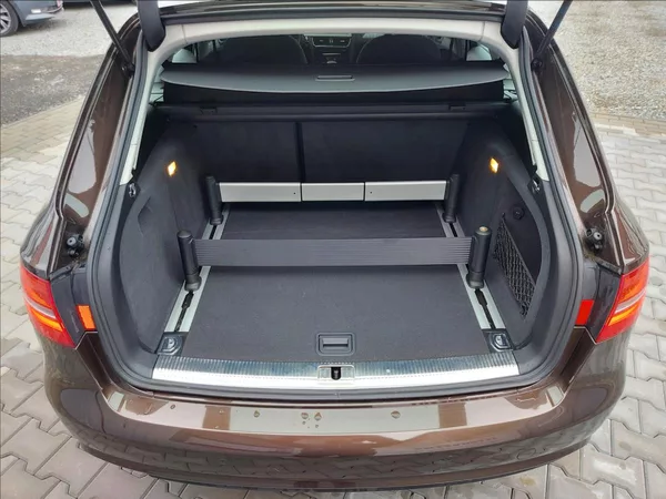 Audi A4 2,0 TDI AUT NAVI ČR S.KNIHA - foto 19
