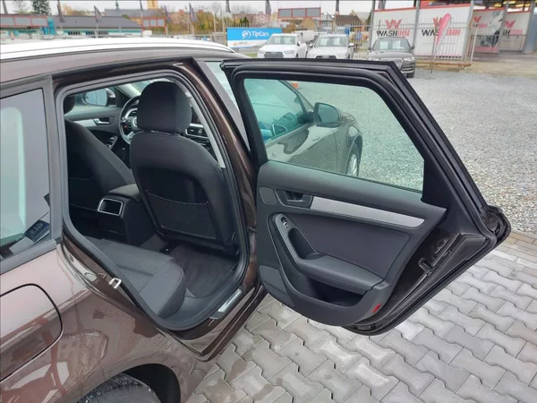 Audi A4 2,0 TDI AUT NAVI ČR S.KNIHA - foto 22