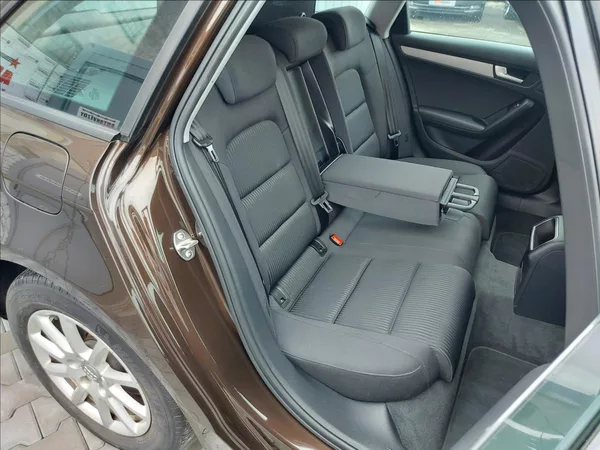 Audi A4 2,0 TDI AUT NAVI ČR S.KNIHA - foto 23