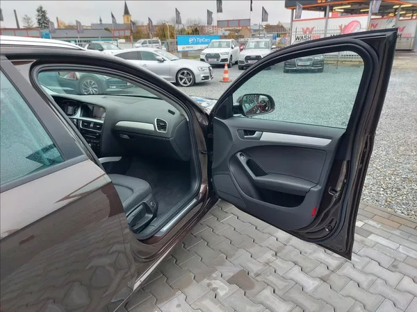 Audi A4 2,0 TDI AUT NAVI ČR S.KNIHA - foto 24