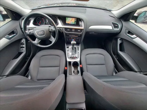 Audi A4 2,0 TDI AUT NAVI ČR S.KNIHA - foto 26