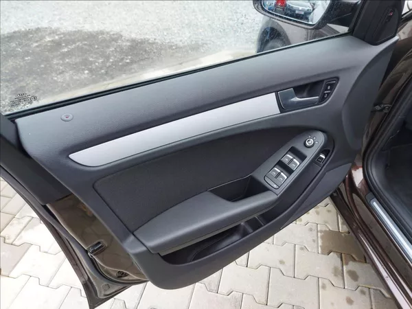 Audi A4 2,0 TDI AUT NAVI ČR S.KNIHA - foto 29