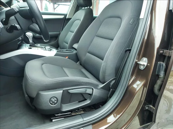 Audi A4 2,0 TDI AUT NAVI ČR S.KNIHA - foto 31